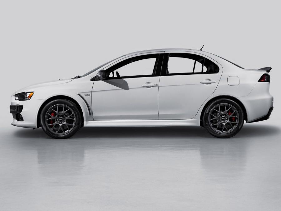  Mitsubishi Lancer Evolution X carbon series 2012 года  (фото 5 из 5)